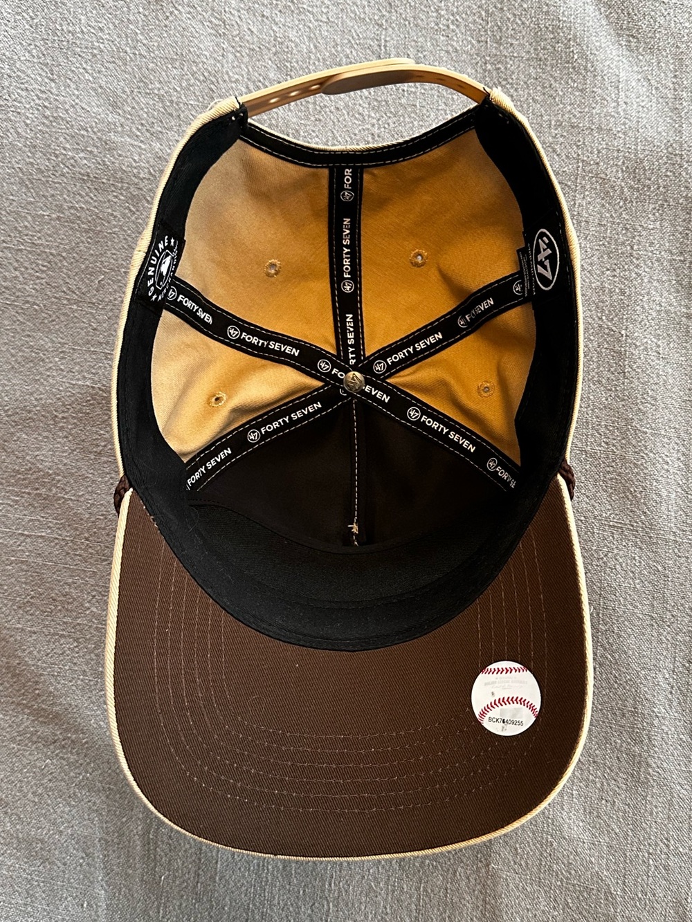 NY Yankees SnapBack hat by ‘47 Mocha/Tan - Picture 3 of 6